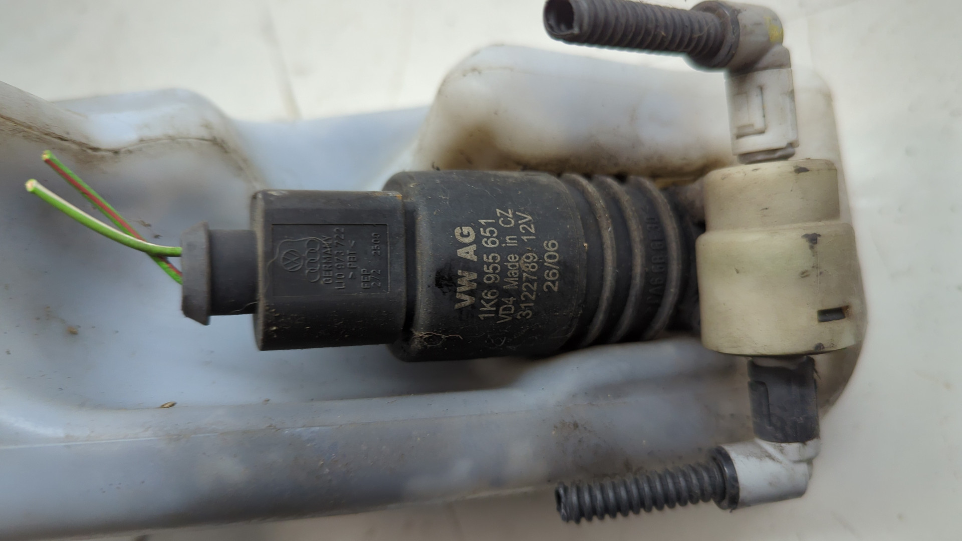 Бачок омывателя лобового стекла