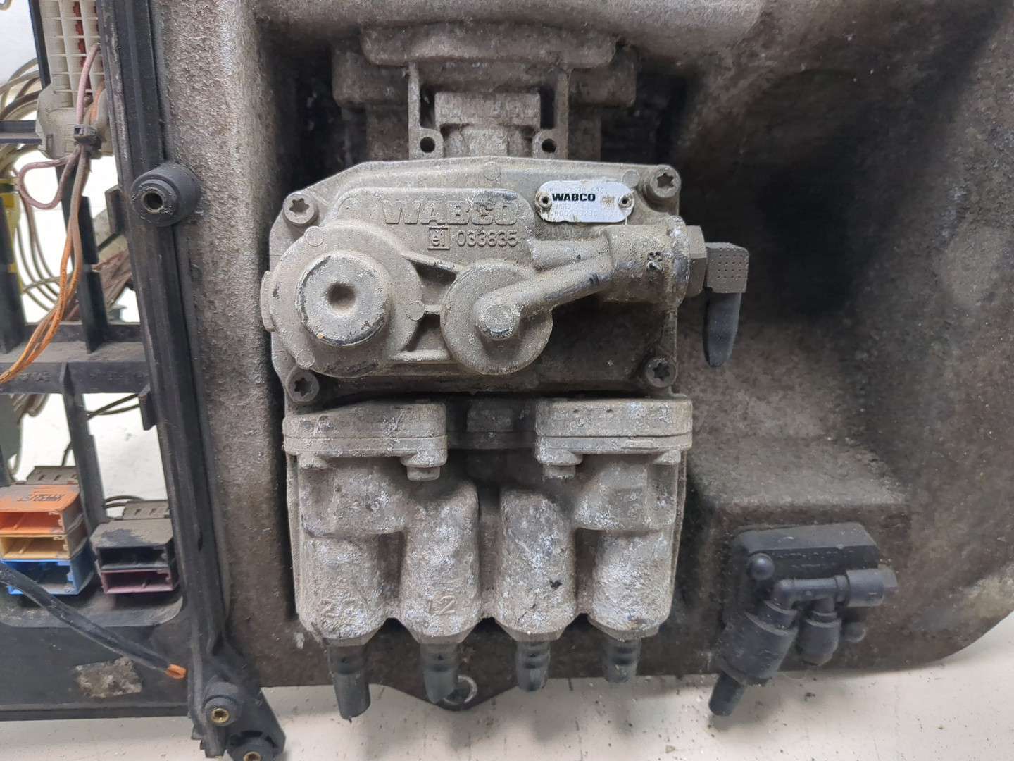 Кран тормозной главный