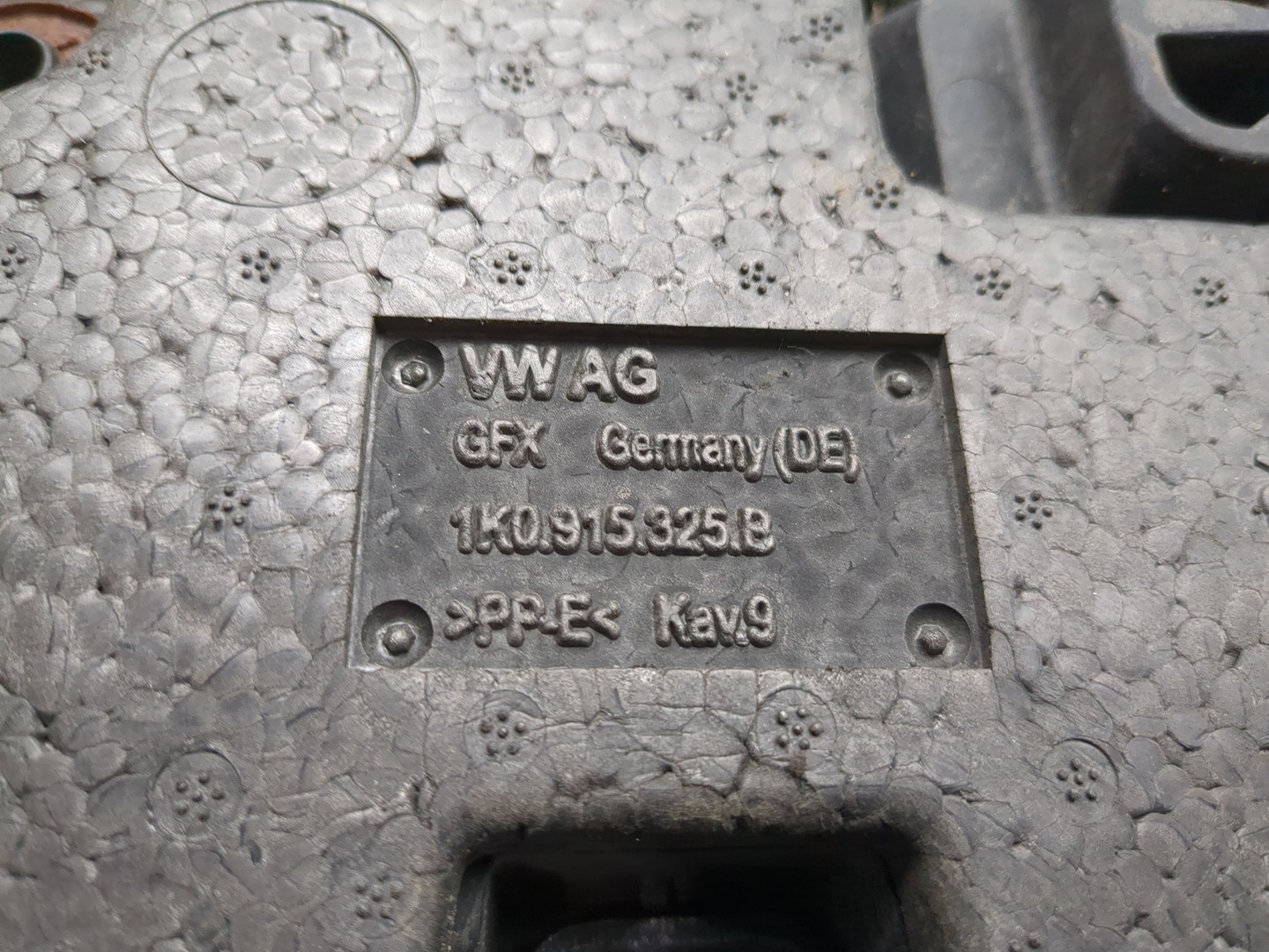 Площадка под аккумулятор (АКБ)