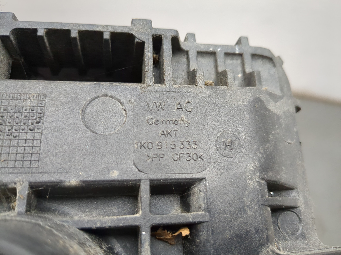 Площадка под аккумулятор (АКБ)