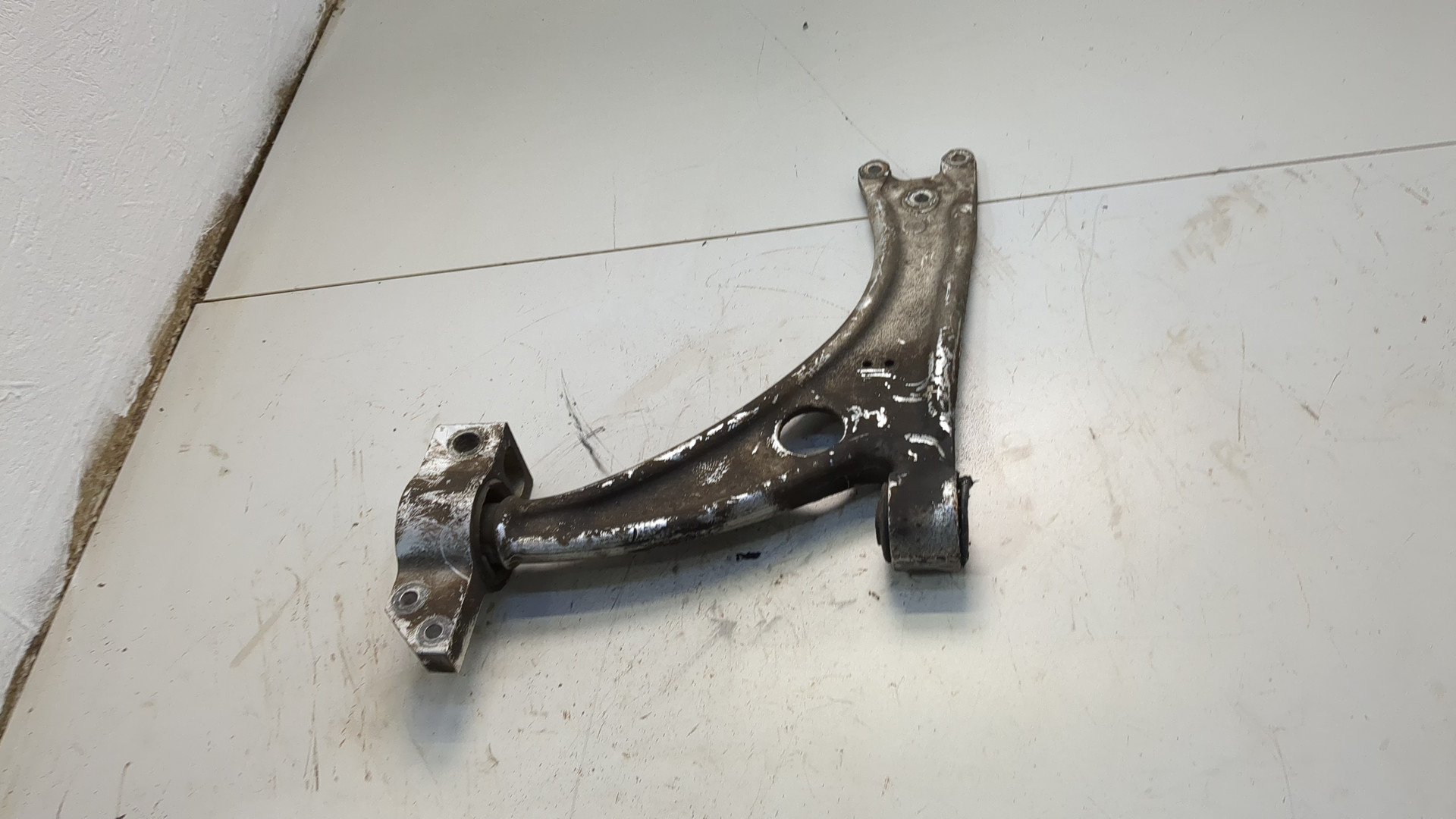 Рычаг передний