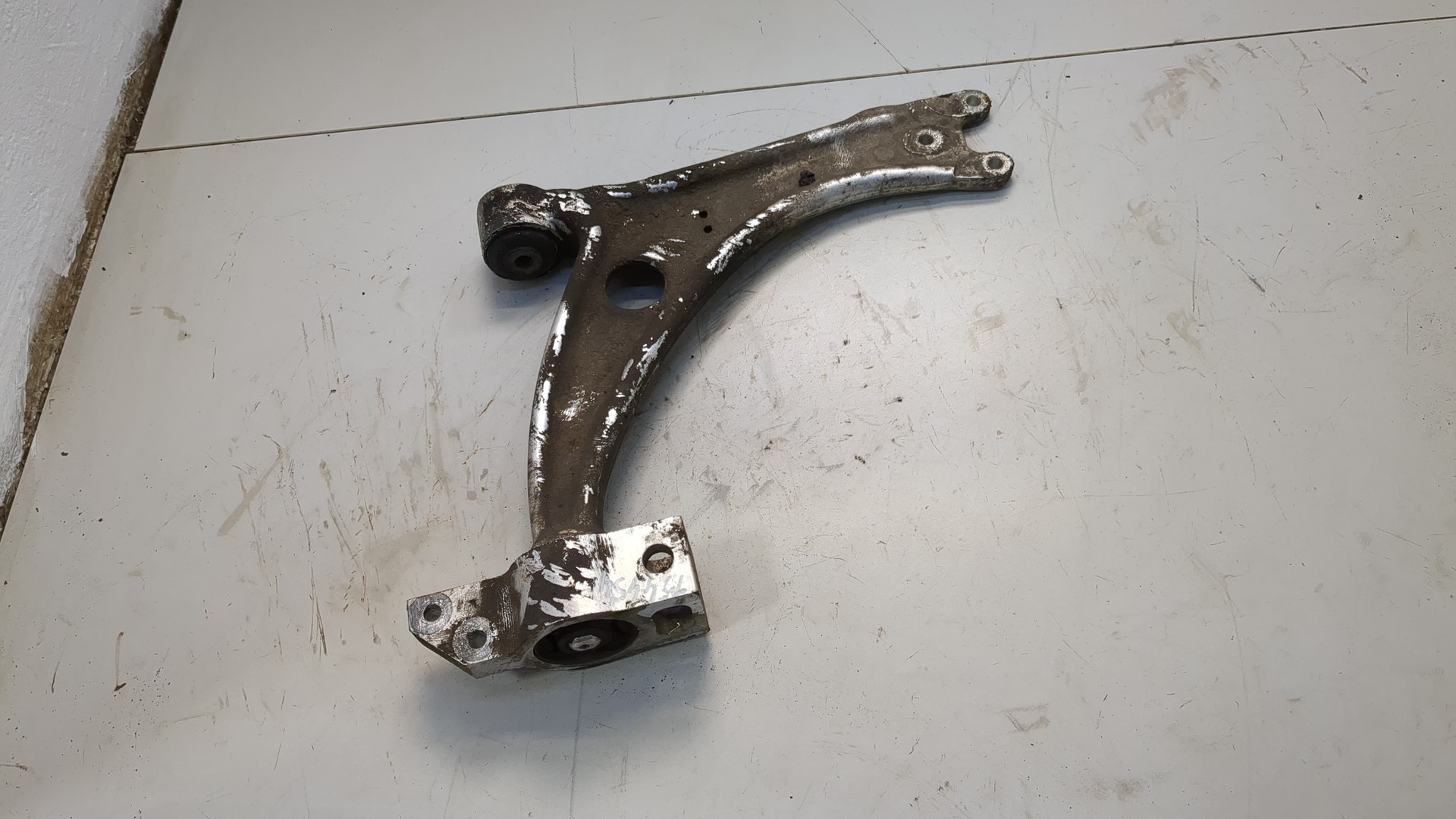 Рычаг передний