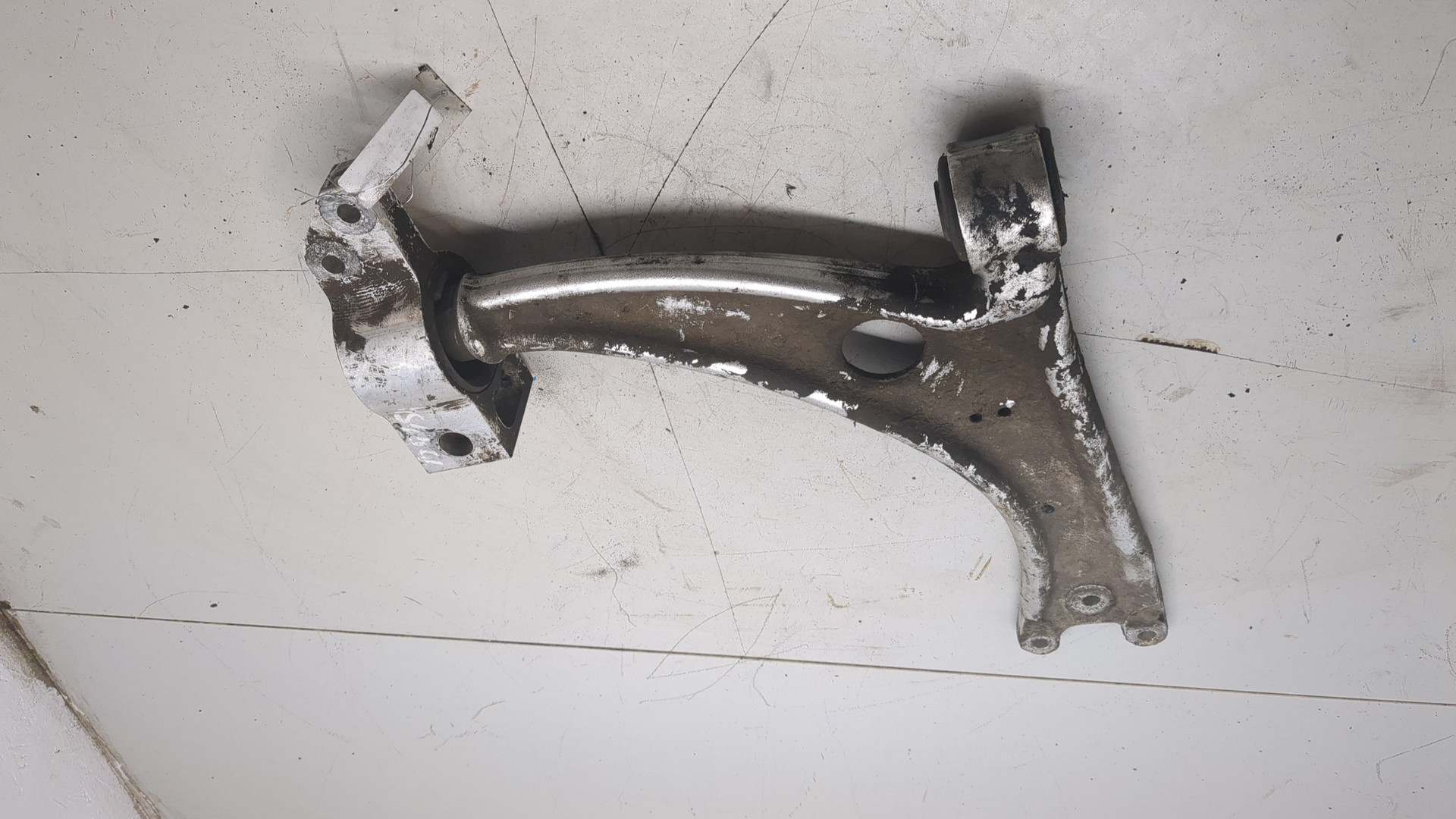 Рычаг передний