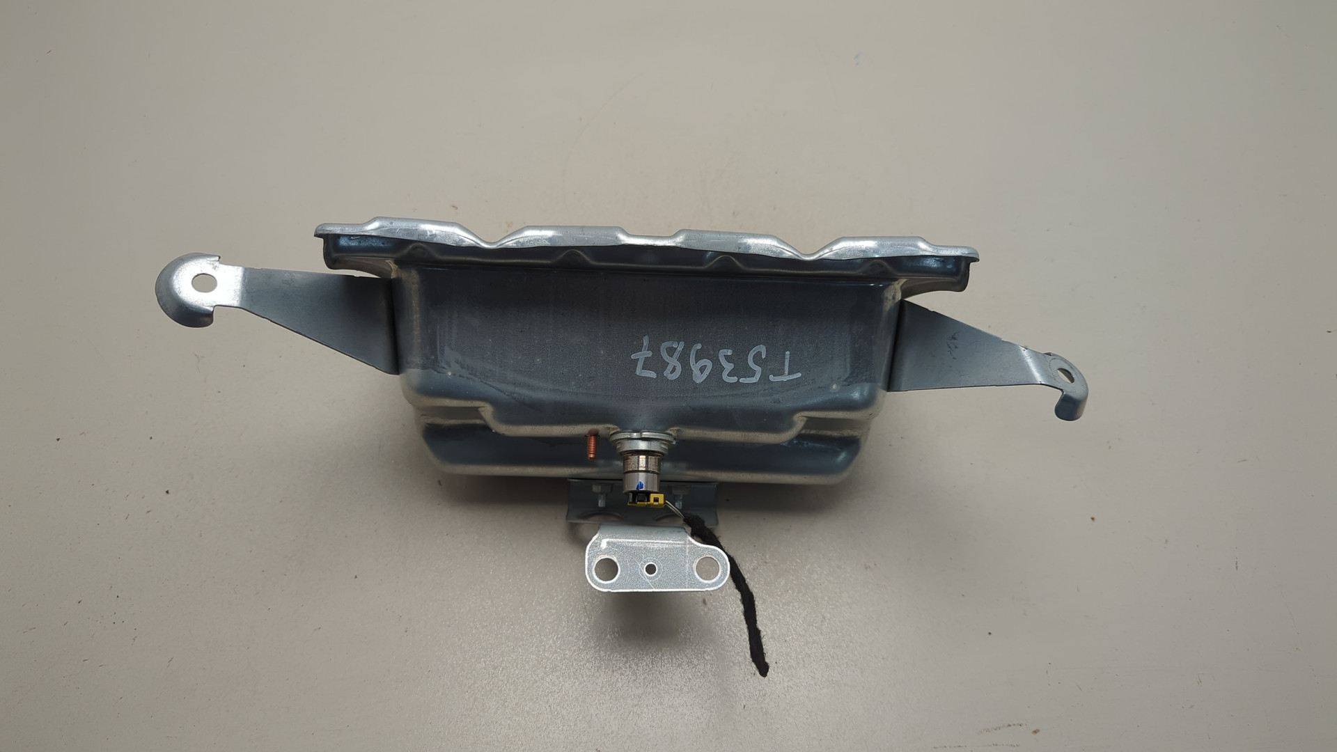 Подушка безопасности пассажирская (в торпедо)