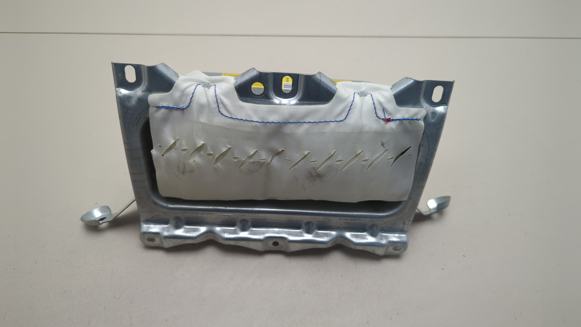 Подушка безопасности пассажирская (в торпедо)