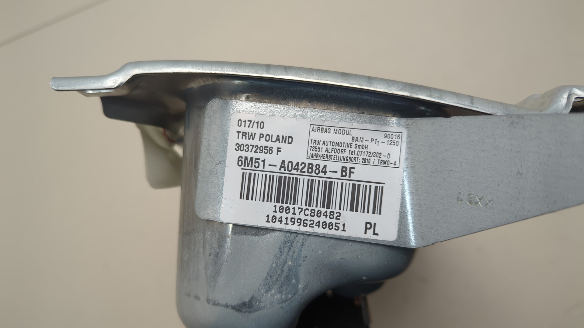 Подушка безопасности пассажирская (в торпедо)