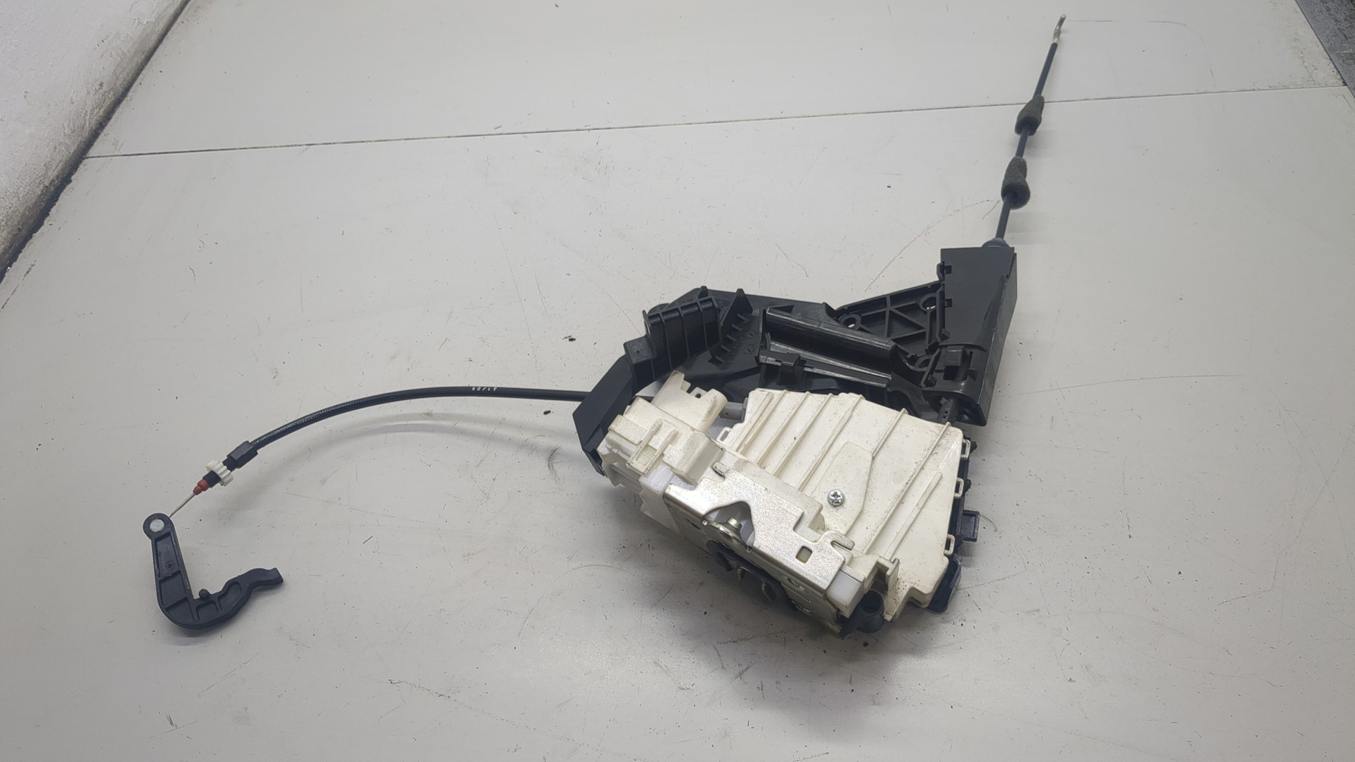 Замок двери задней правой