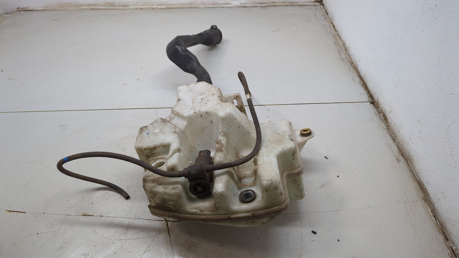 Бачок омывателя лобового стекла