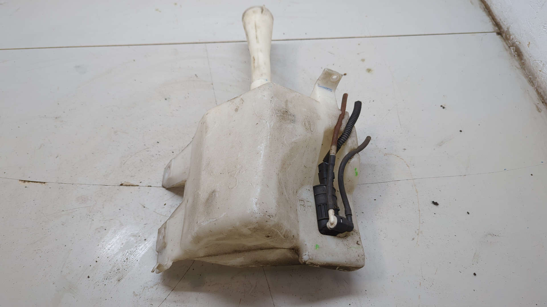 Бачок омывателя лобового стекла