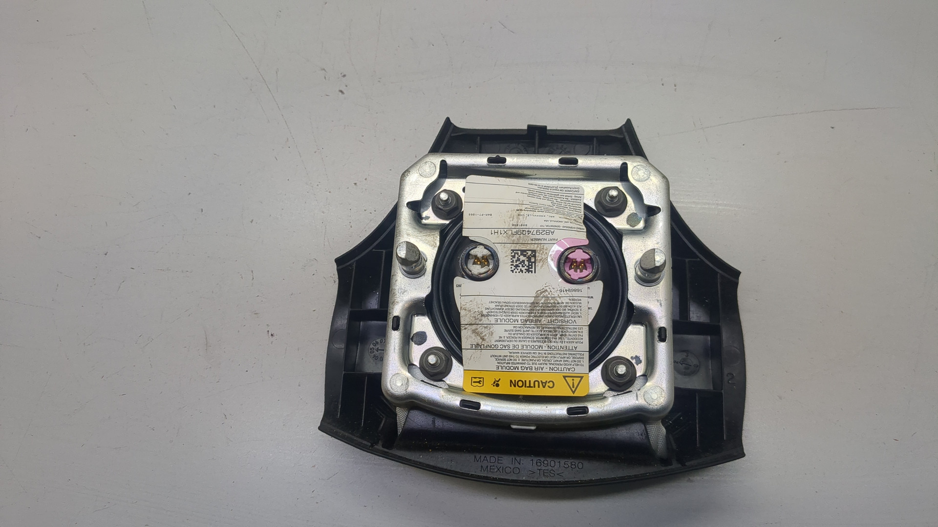 Подушка безопасности в рулевое колесо