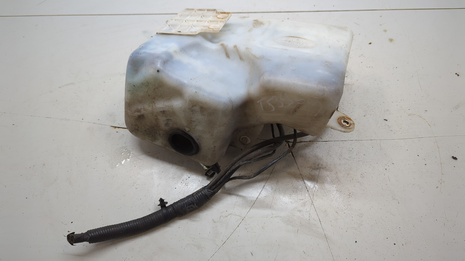 Бачок омывателя лобового стекла