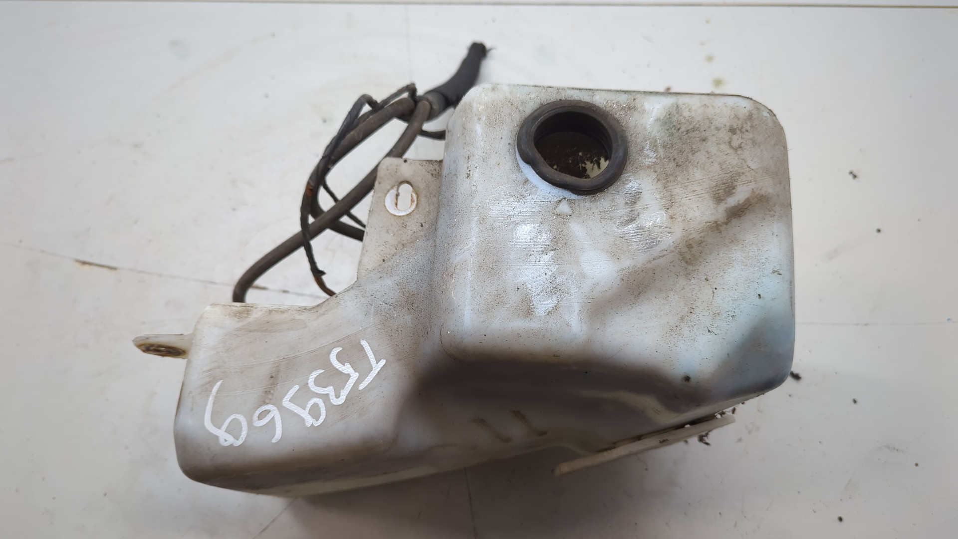 Бачок омывателя лобового стекла