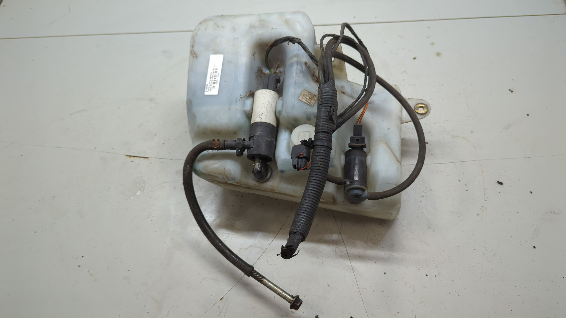 Бачок омывателя лобового стекла