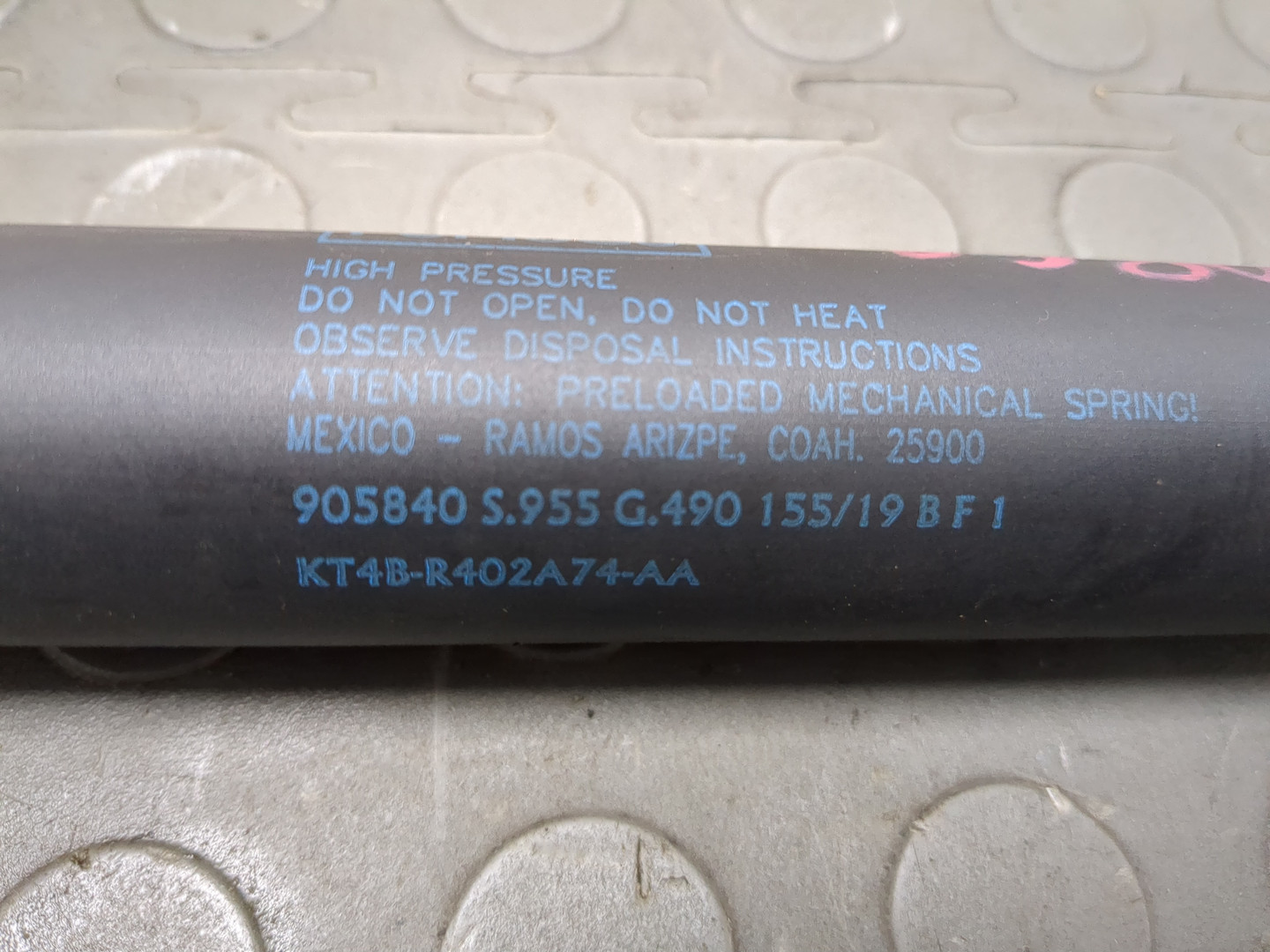 Амортизатор крышки багажника