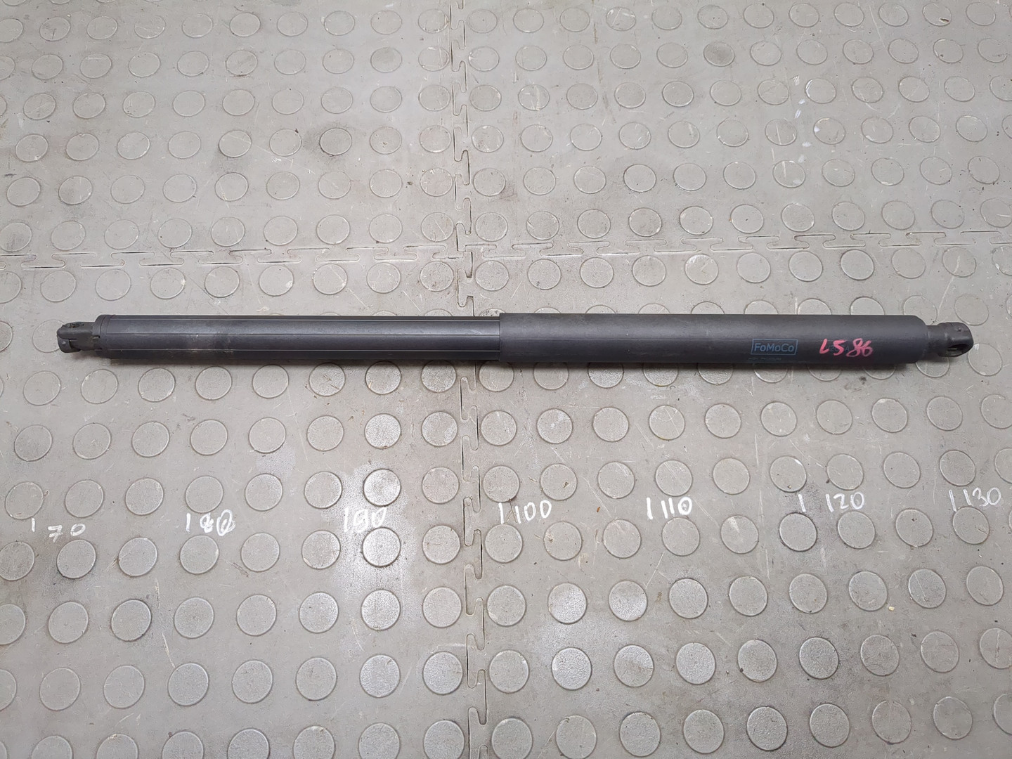 Амортизатор крышки багажника