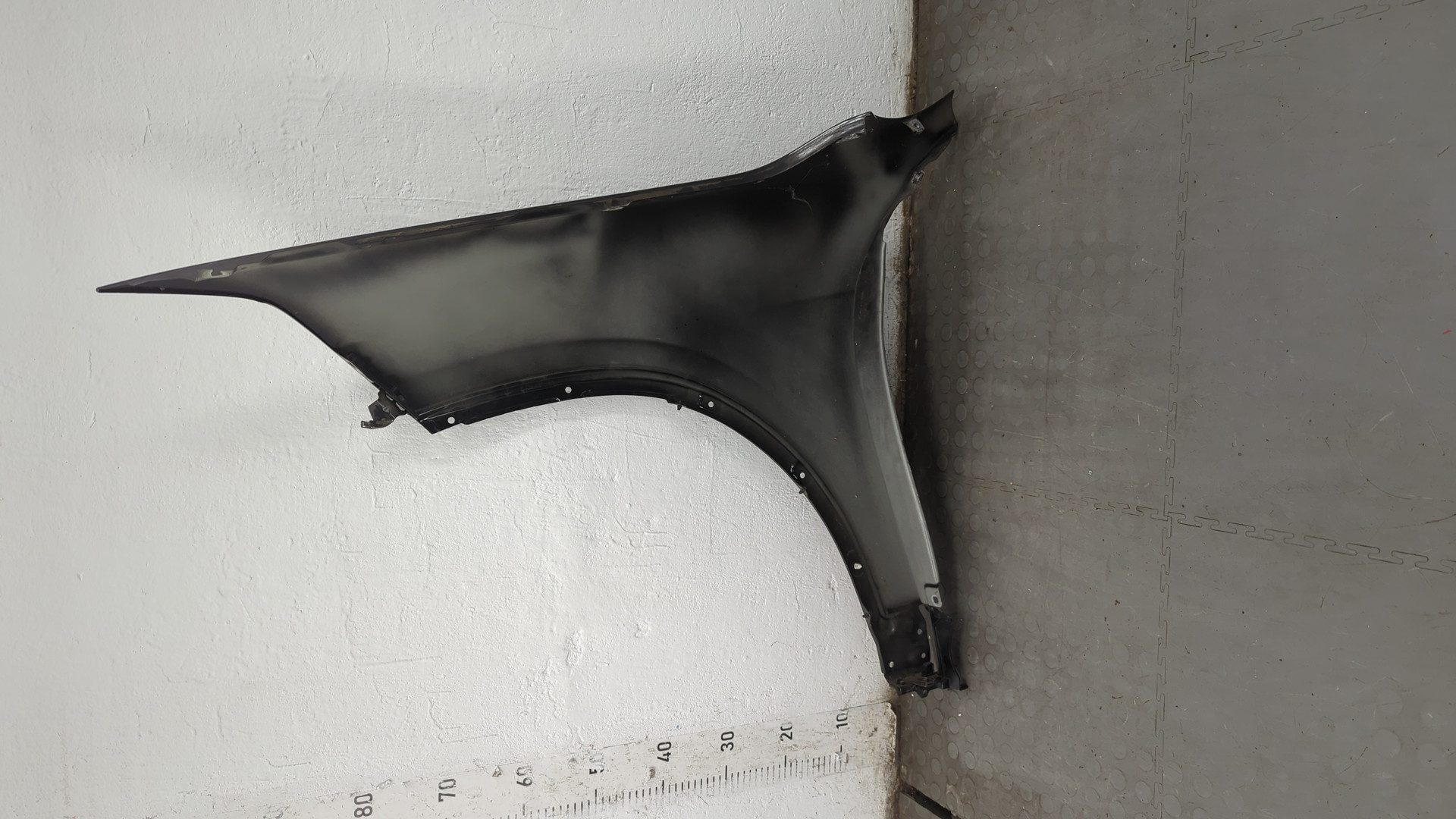 Крыло переднее правое