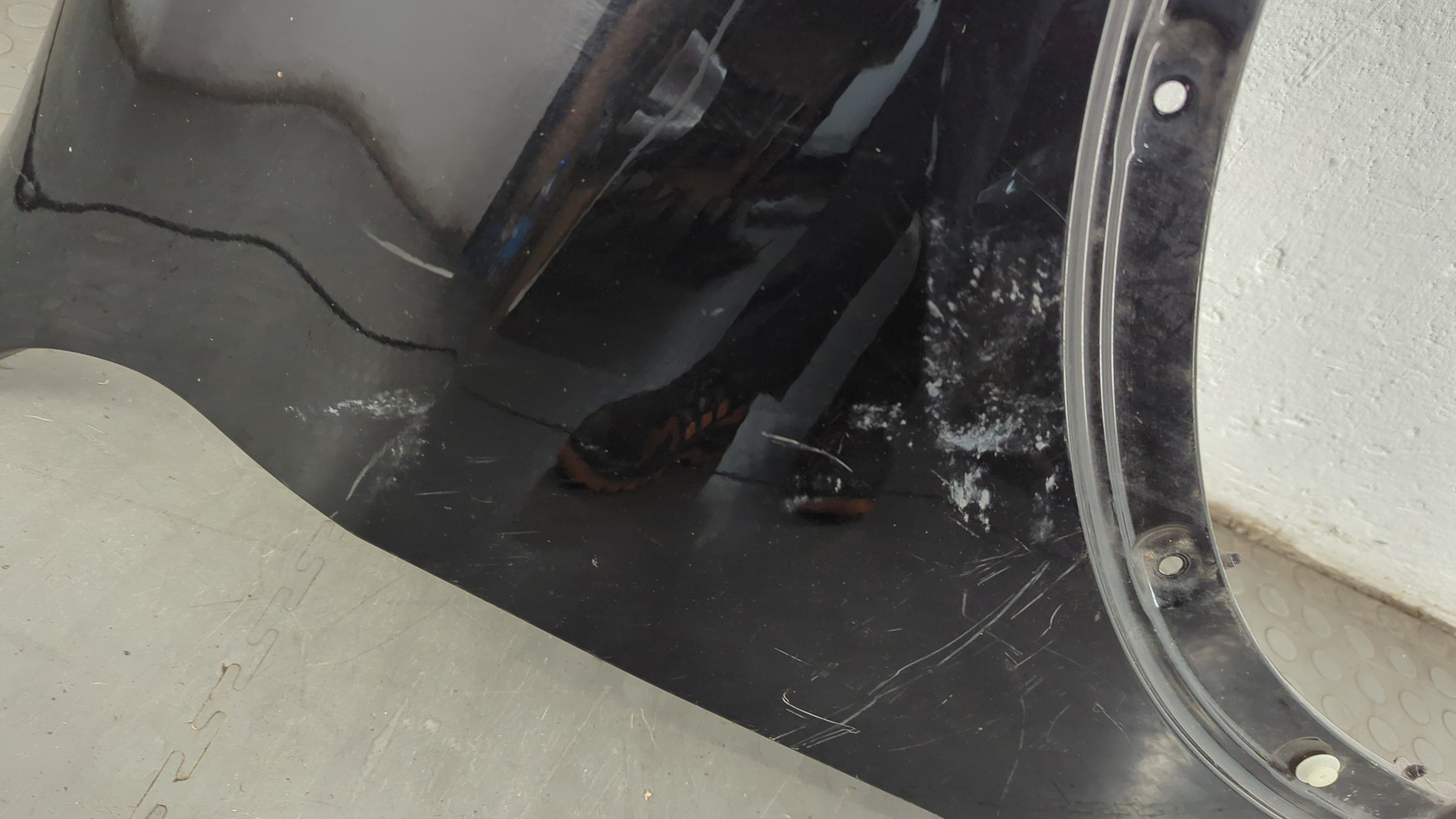 Крыло переднее правое