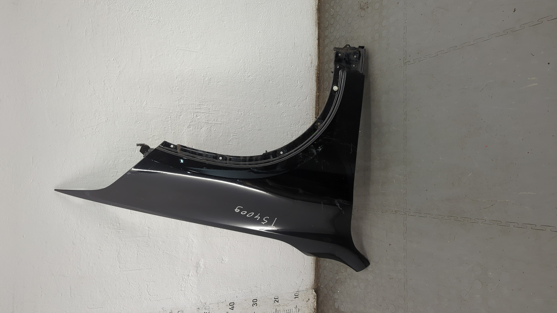 Крыло переднее правое