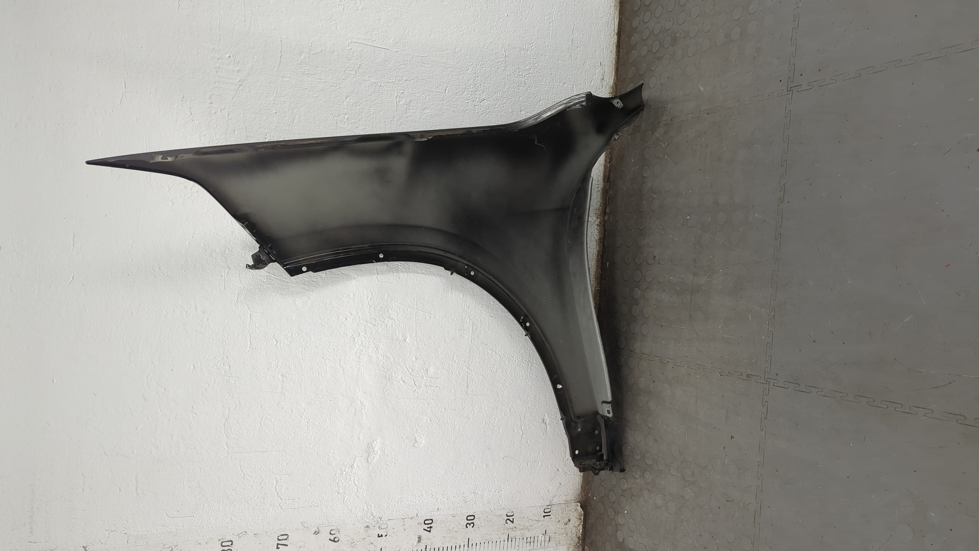 Крыло переднее правое