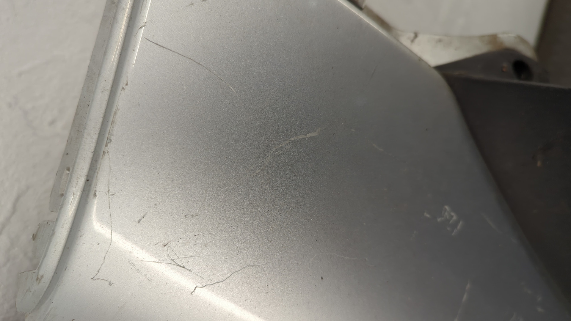 Крыло переднее правое