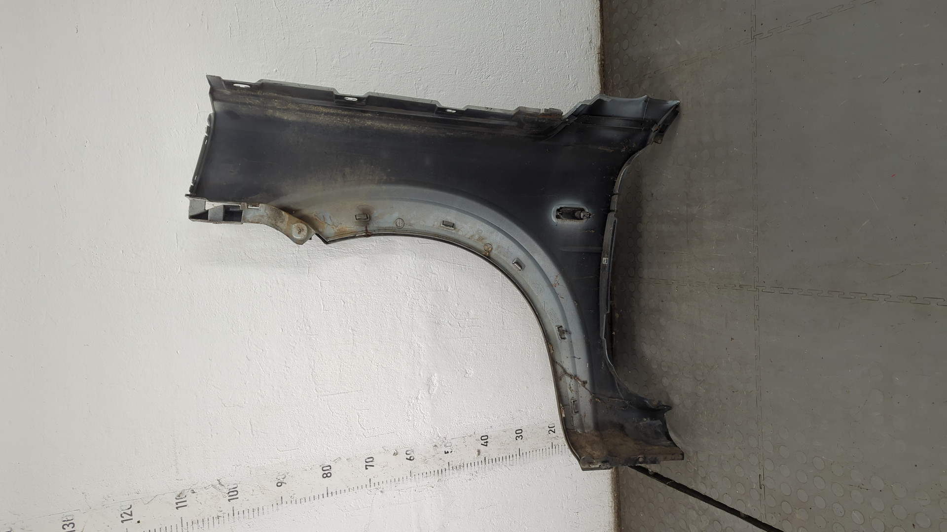 Крыло переднее правое