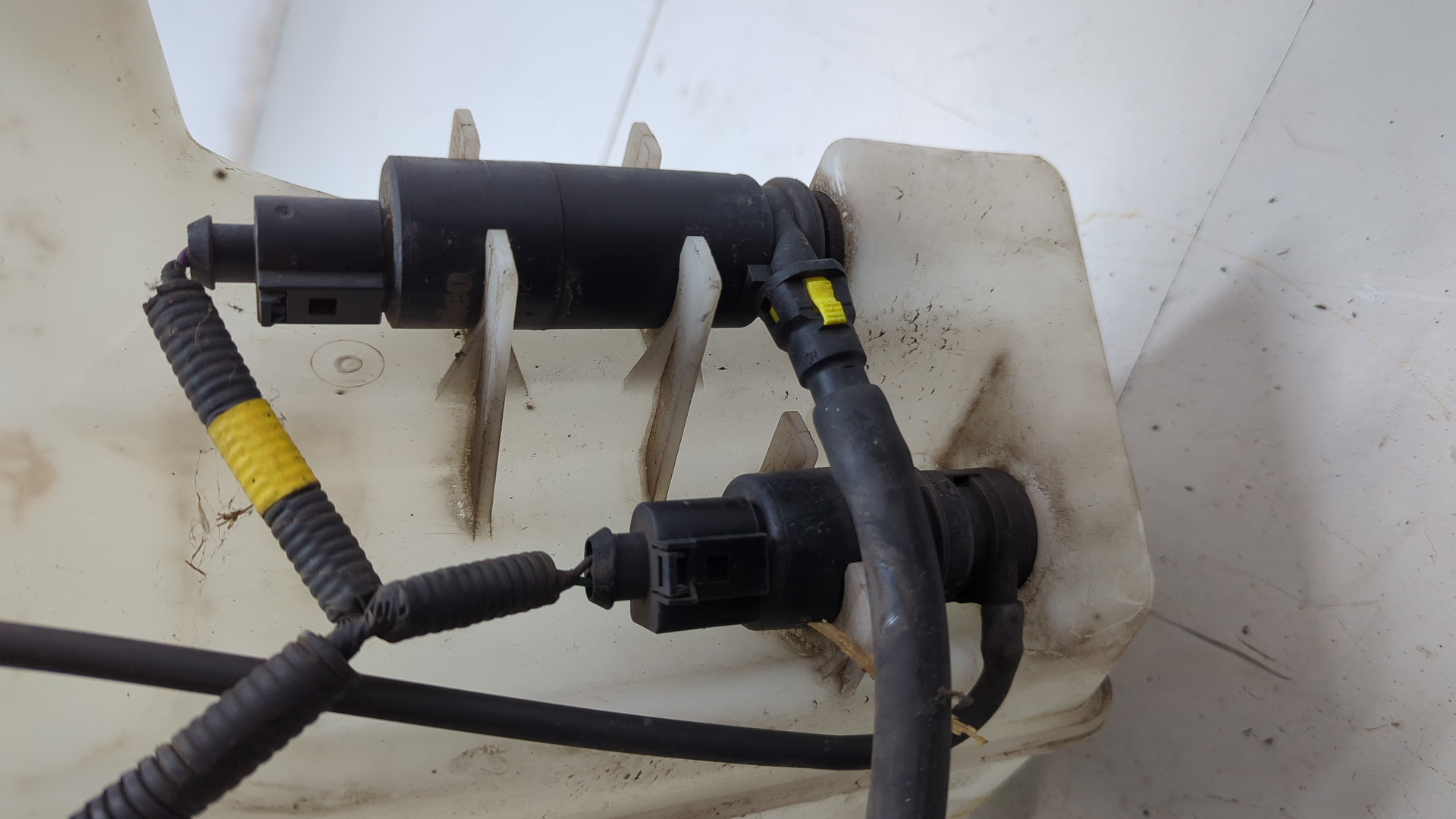 Бачок омывателя лобового стекла