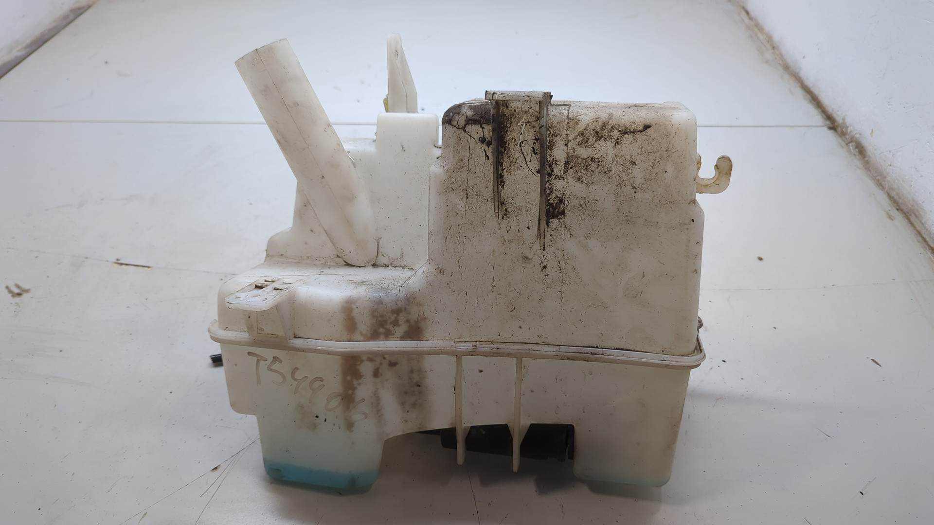 Бачок омывателя лобового стекла