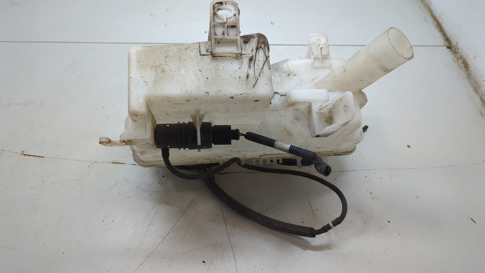 Бачок омывателя лобового стекла