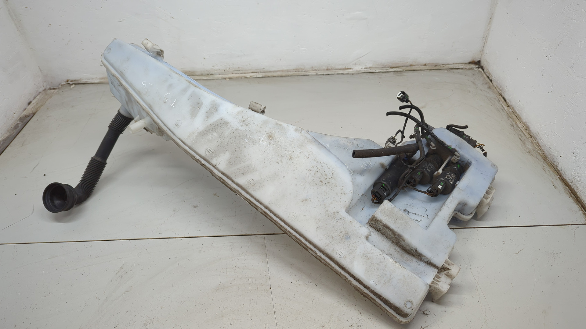 Бачок омывателя лобового стекла