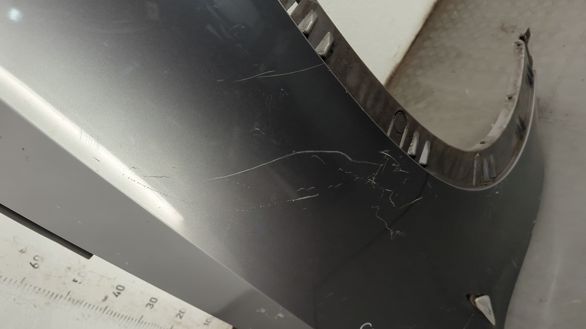 Крыло переднее правое