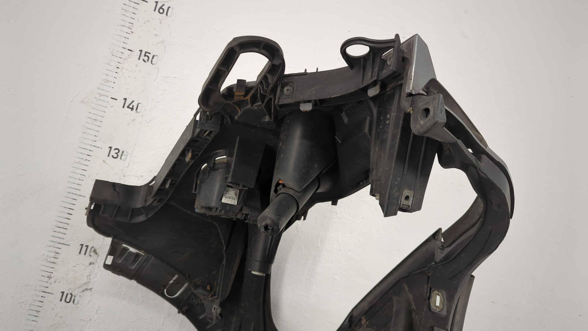 Крыло переднее правое