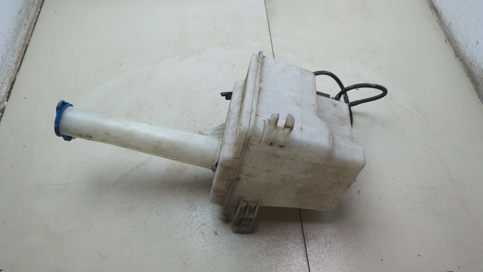 Бачок омывателя лобового стекла