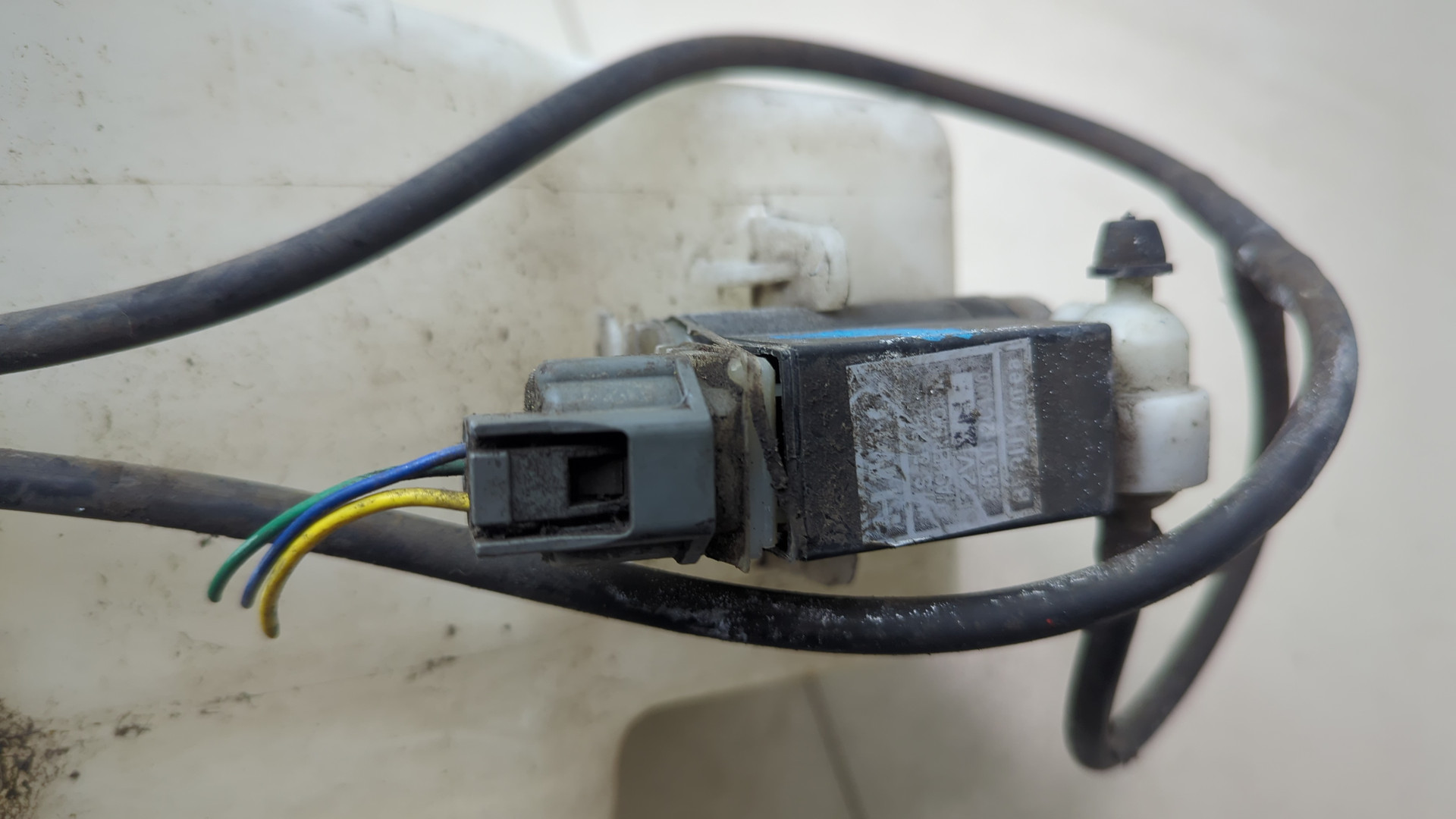 Бачок омывателя лобового стекла