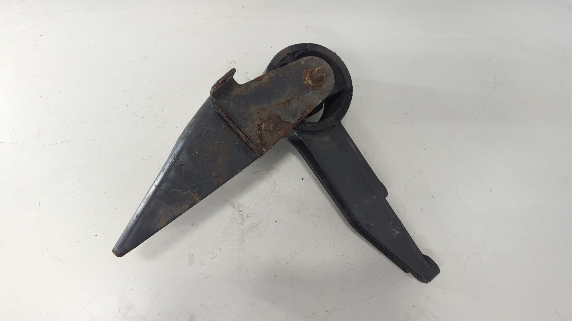 Кронштейн крепления торсиона