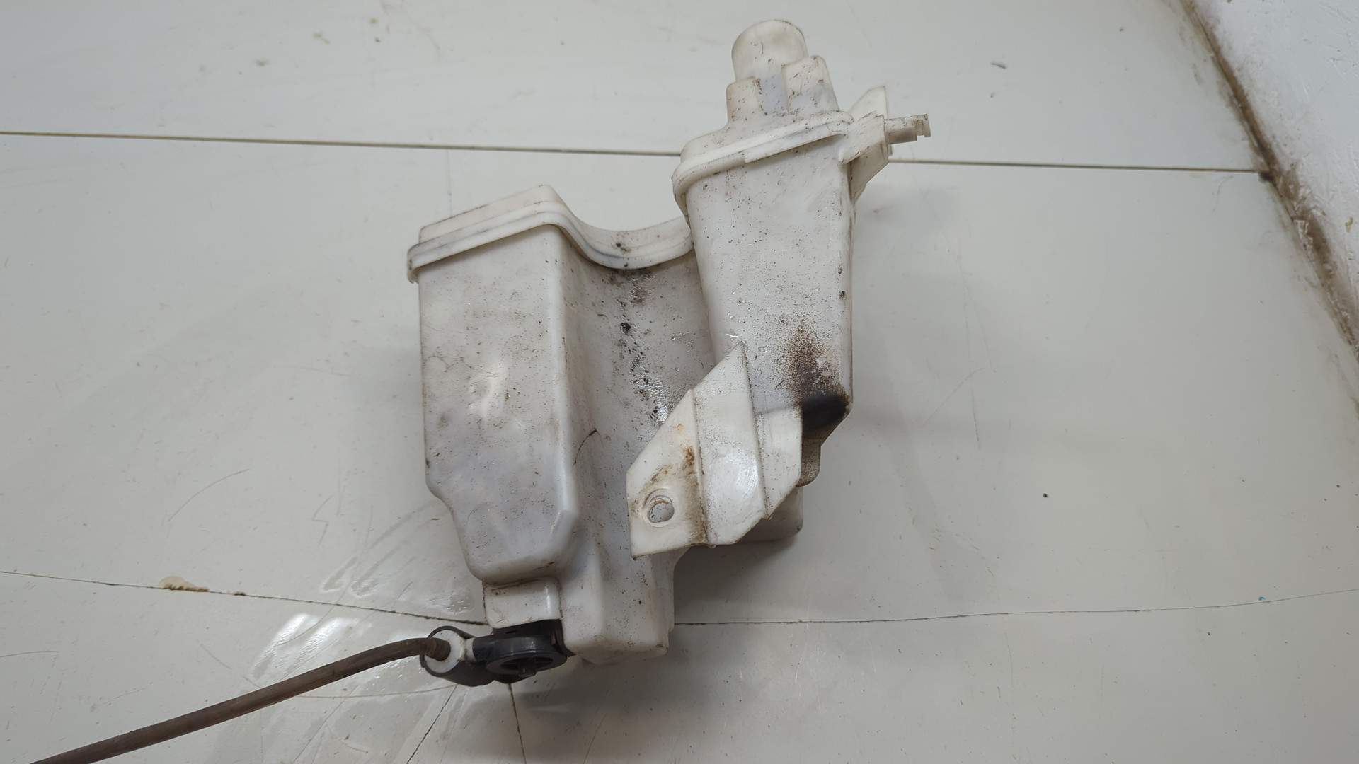 Бачок омывателя лобового стекла