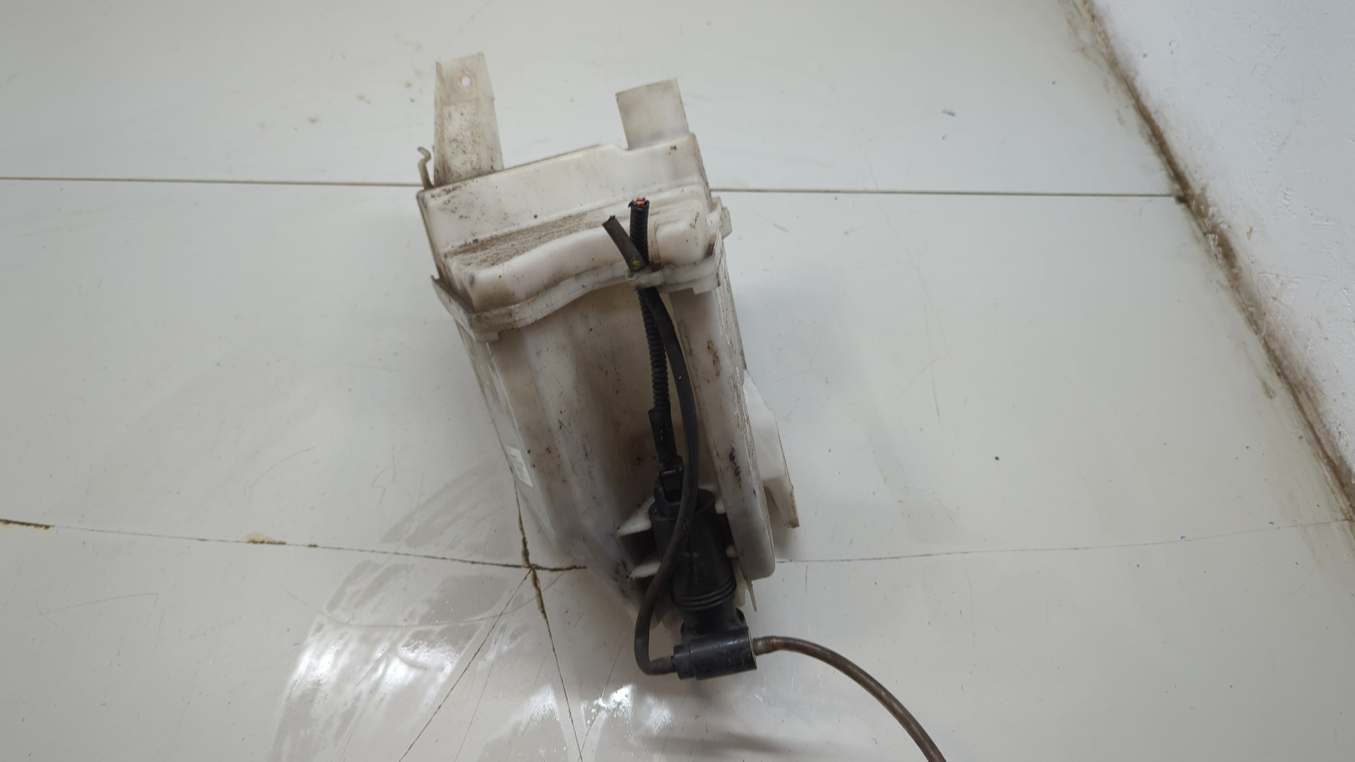 Бачок омывателя лобового стекла