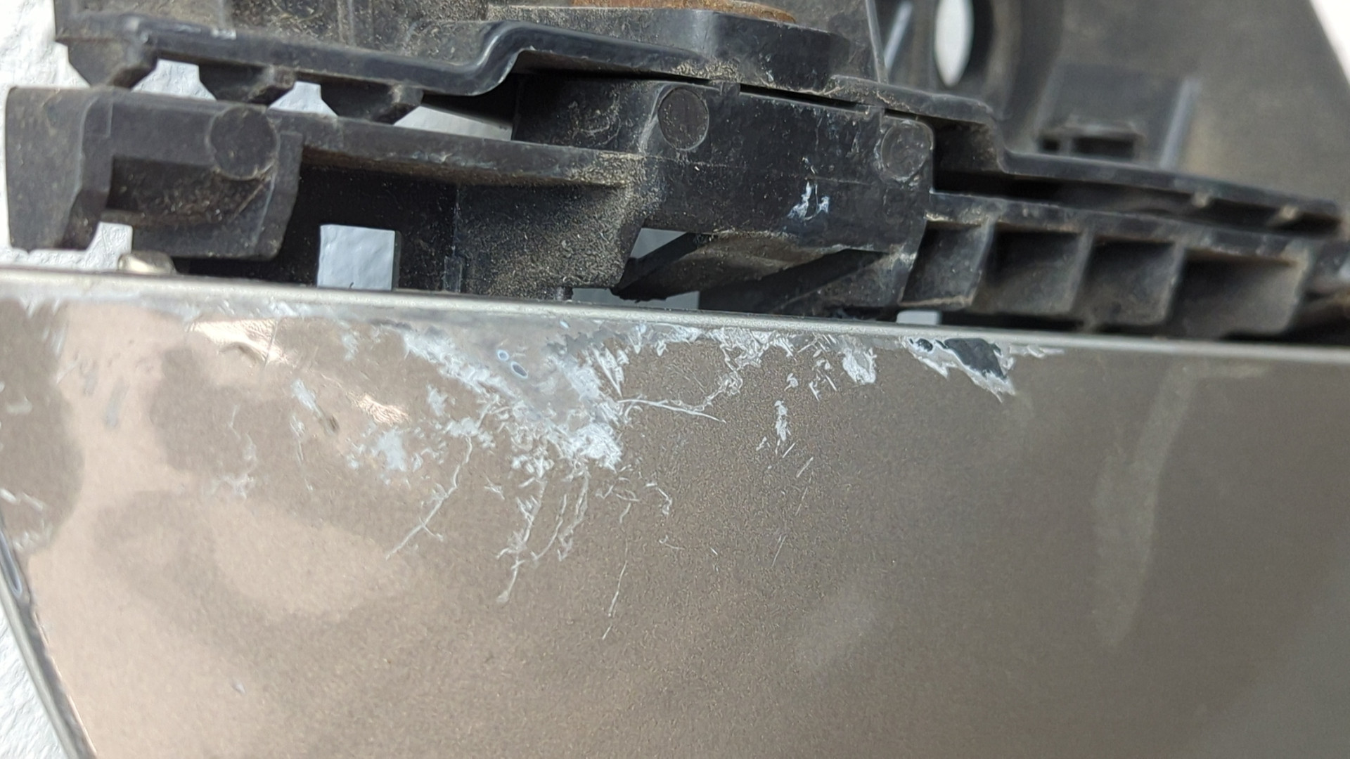 Крыло переднее правое