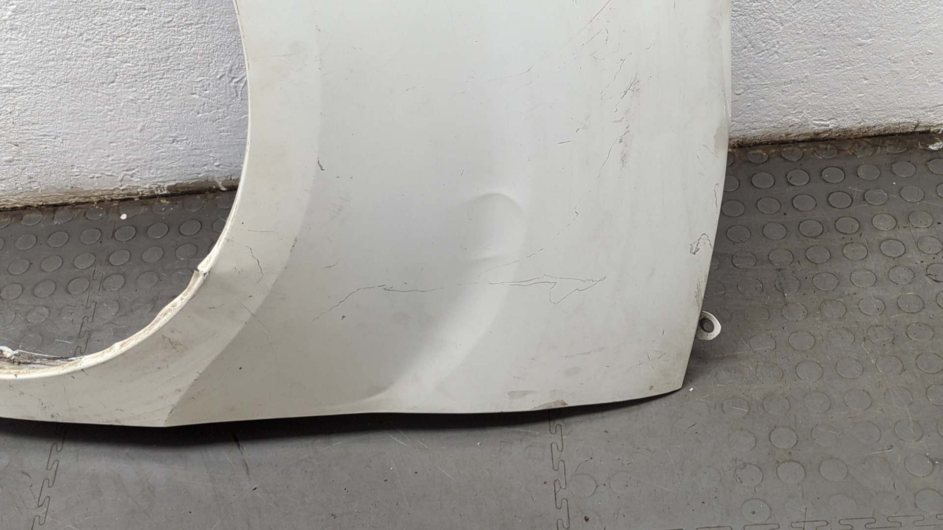 Крыло переднее левое