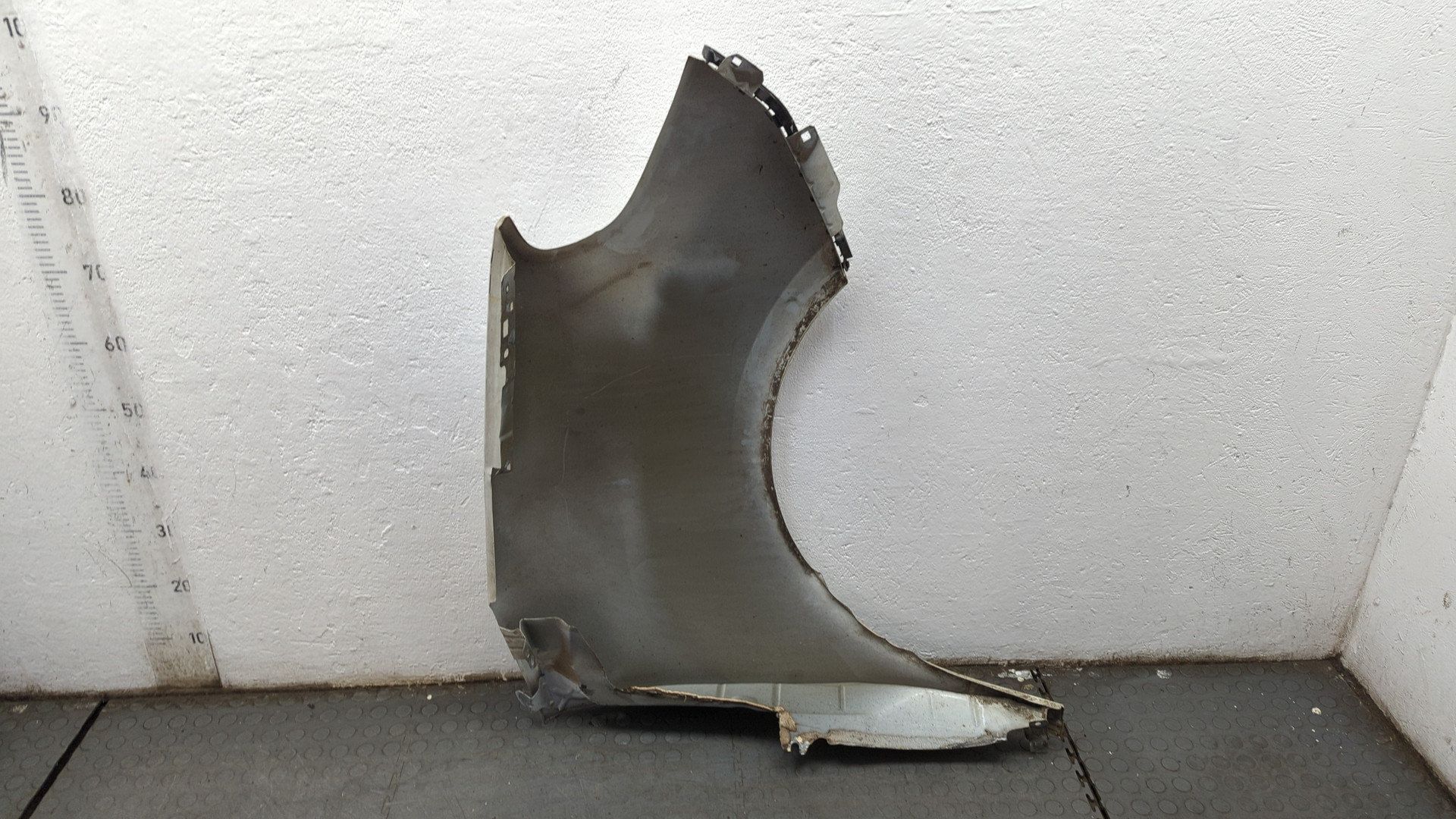 Крыло переднее левое