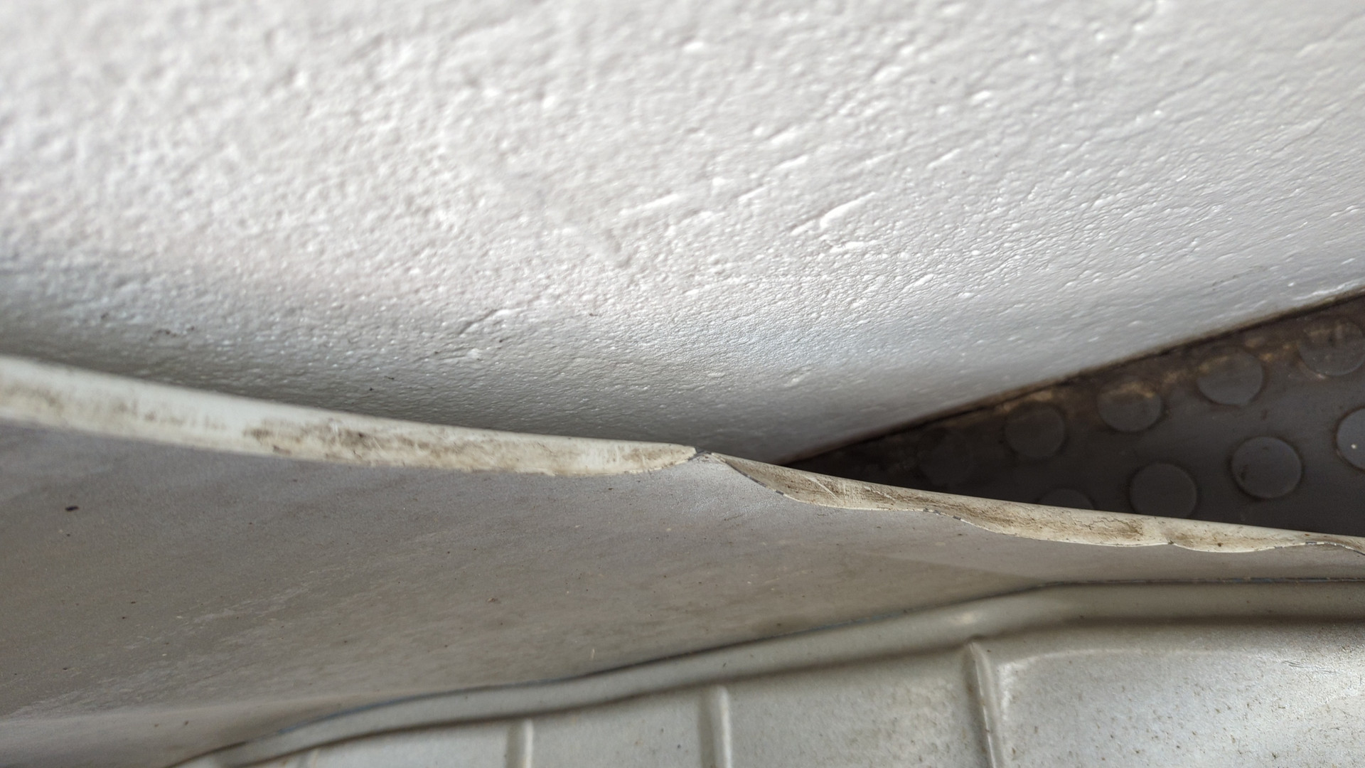 Крыло переднее левое