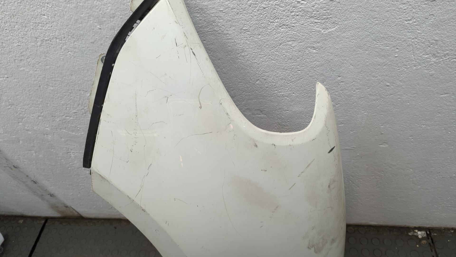 Крыло переднее левое