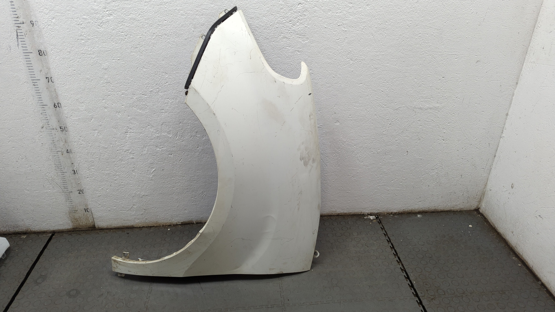 Крыло переднее левое