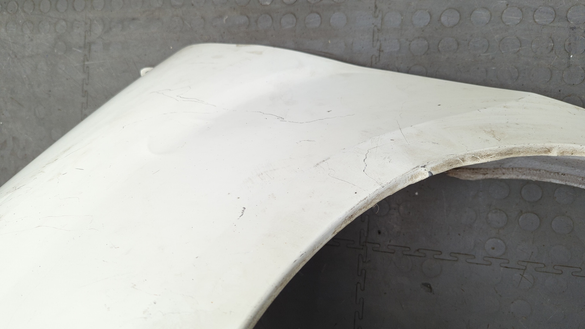 Крыло переднее левое