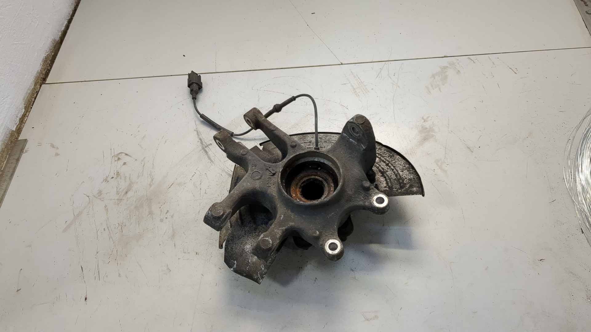 Кулак поворотный задний левый