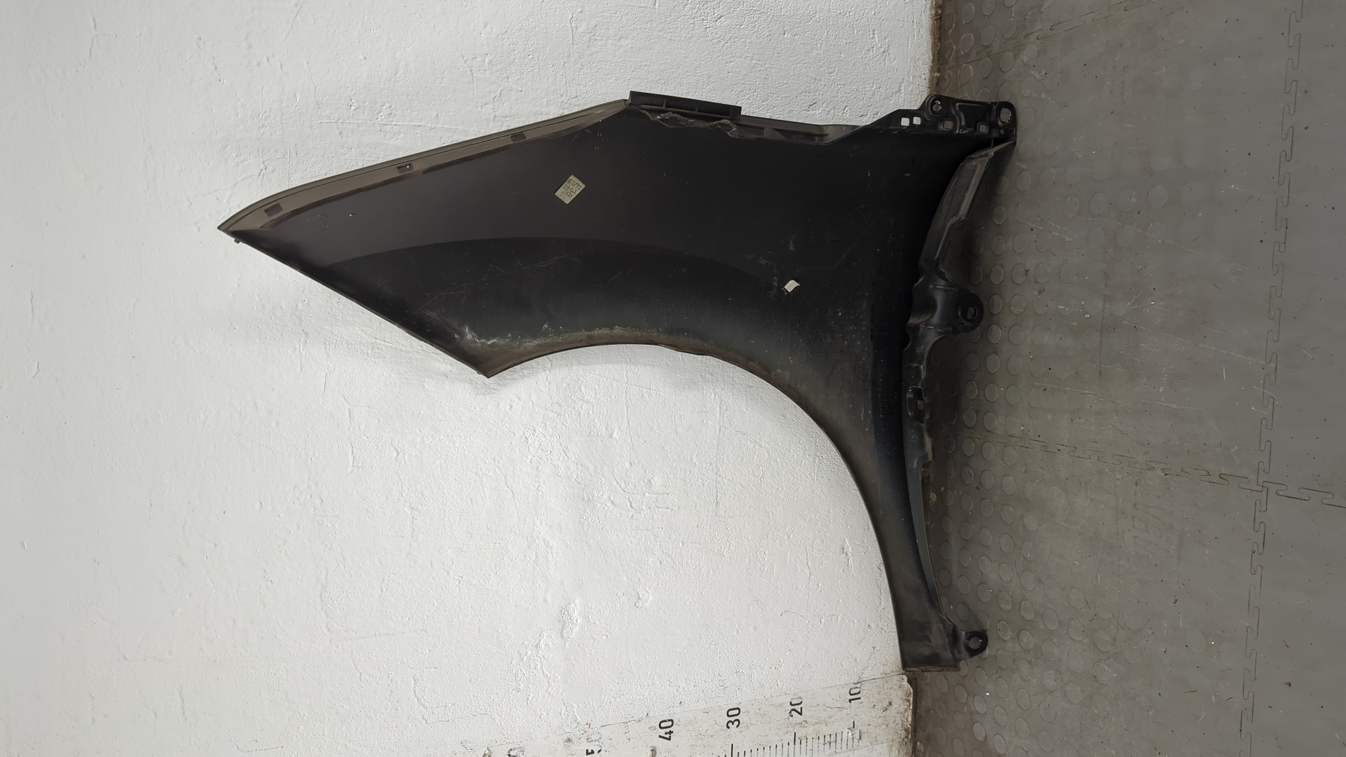 Крыло переднее правое