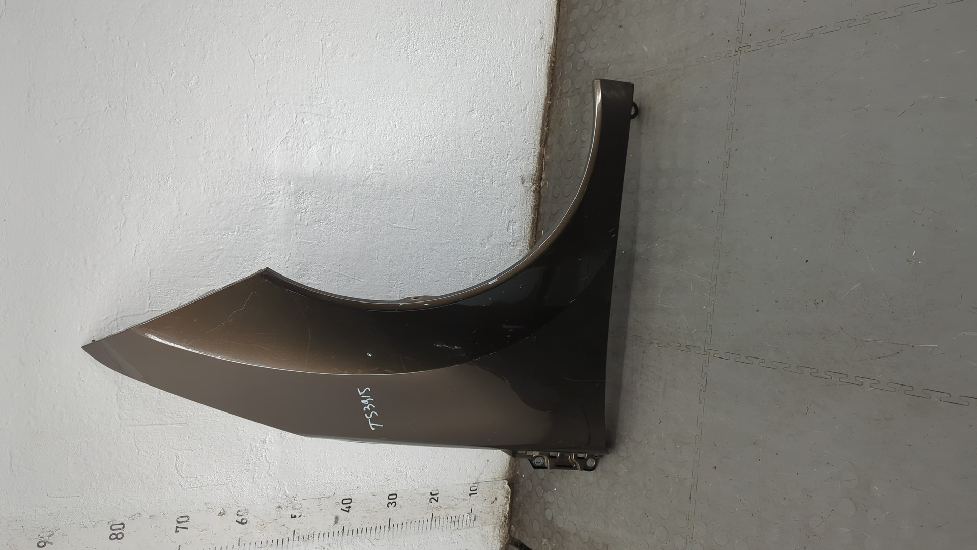 Крыло переднее правое