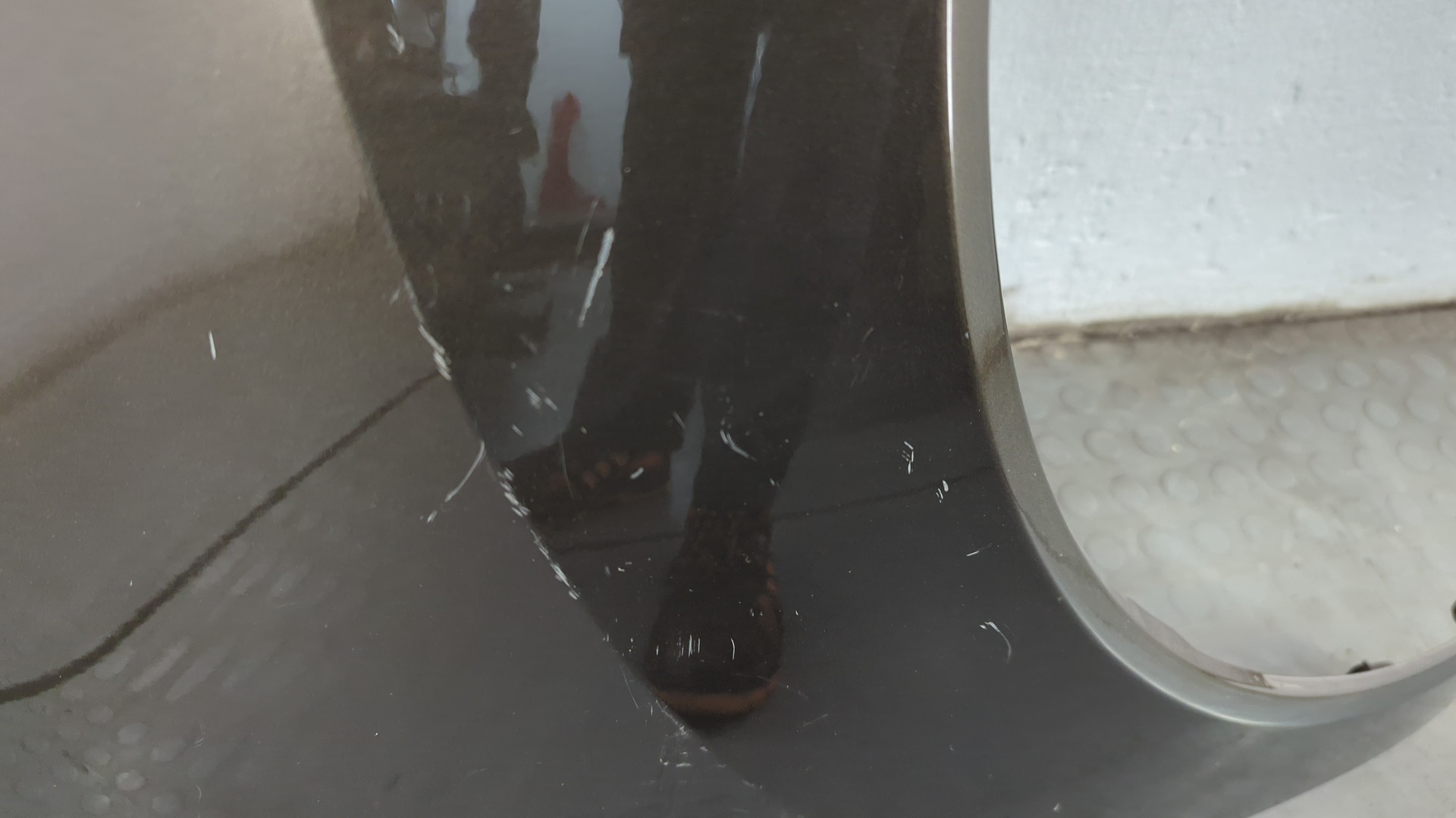 Крыло переднее правое