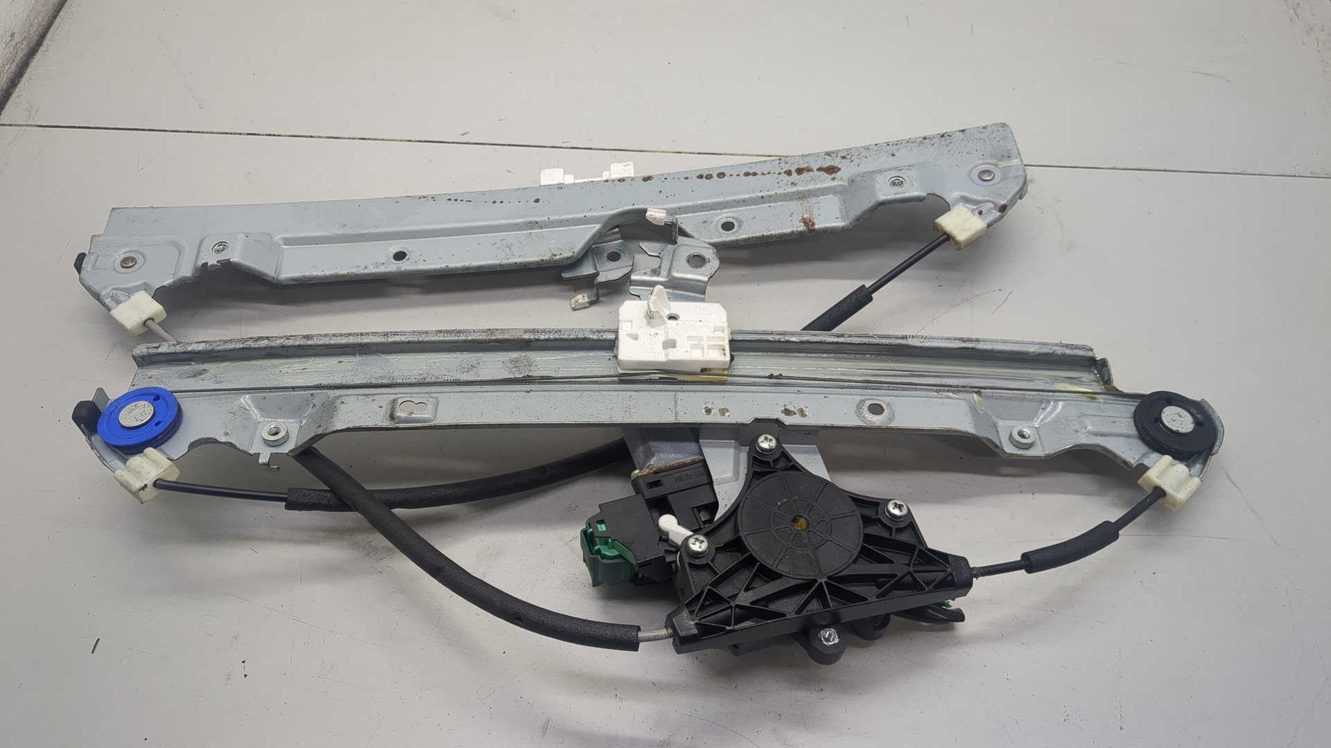 Стеклоподъемник электр. передний правый