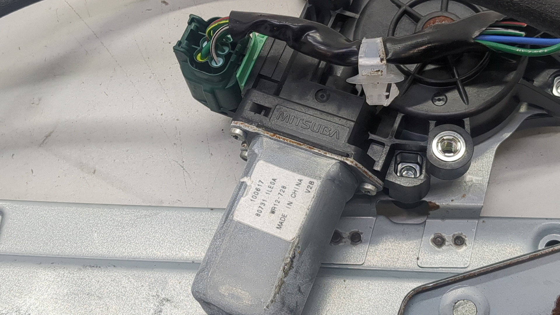 Стеклоподъемник электр. передний правый