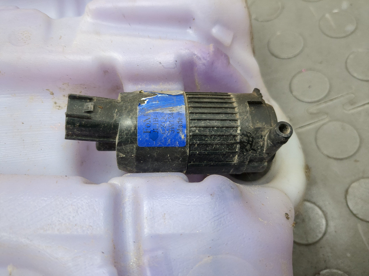 Бачок омывателя лобового стекла